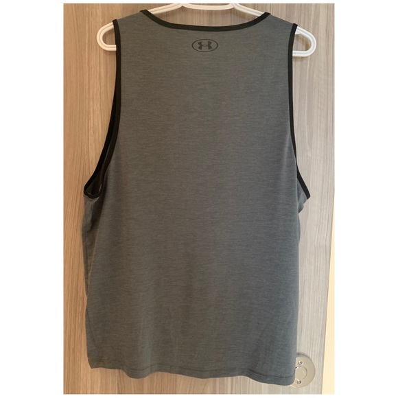 Under Armour grey heatgear sleeveless shirt (Large) - Picture 2 of 4